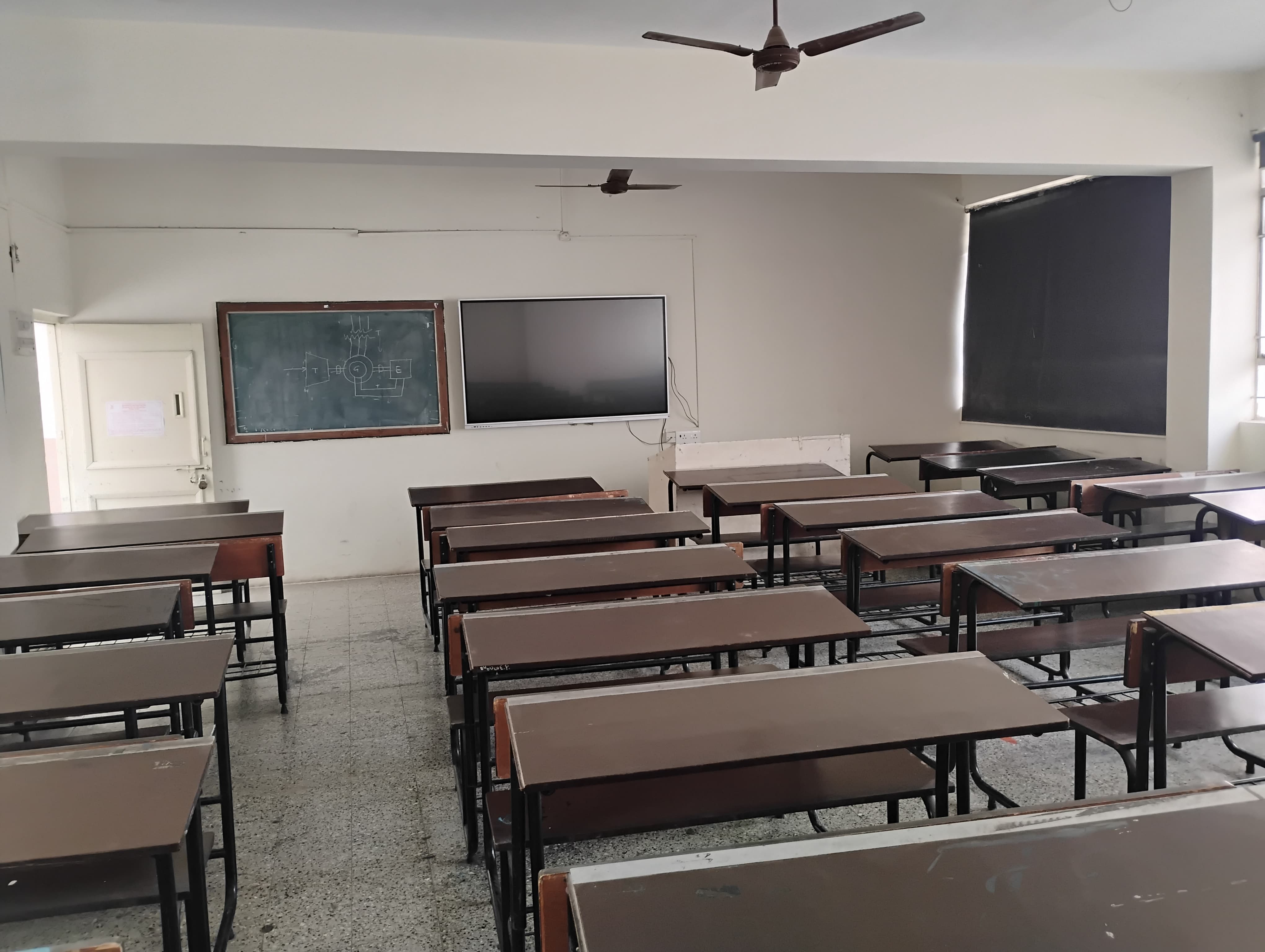 Bharati Vidyapeeth Classroom media (6) by 1770987169_1000080696.jpg