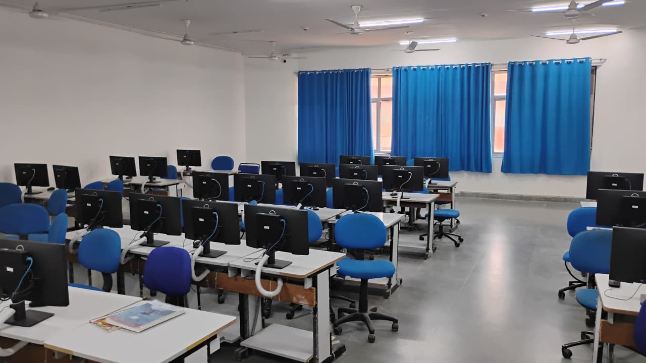 Amity University Jaipur Campus Labs media (4) by 1772882520_campuslab1.jpeg
