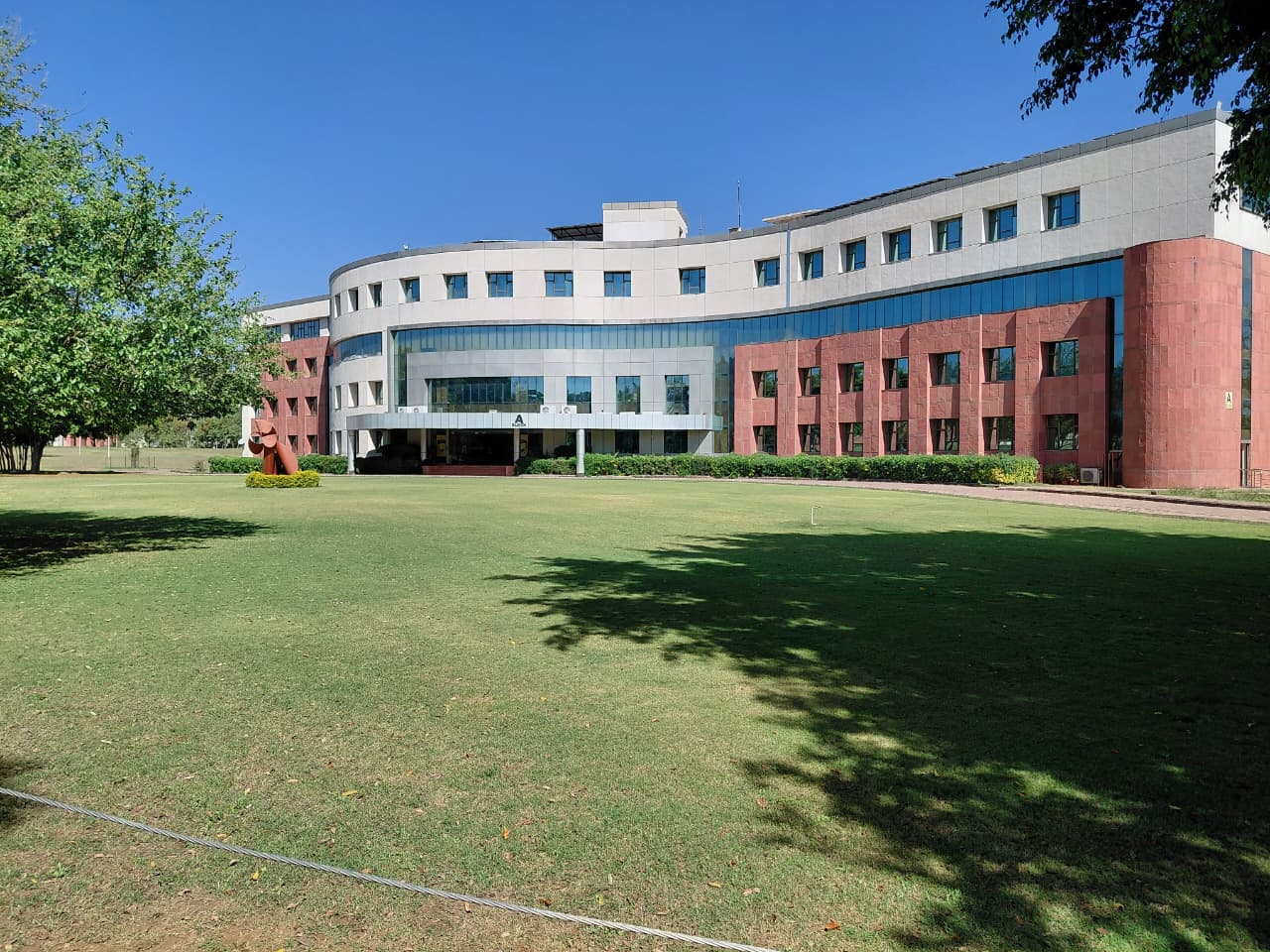 Amity University Jaipur Academic Block/ Main Building media (2) by 1772949938_bulding2.jpeg