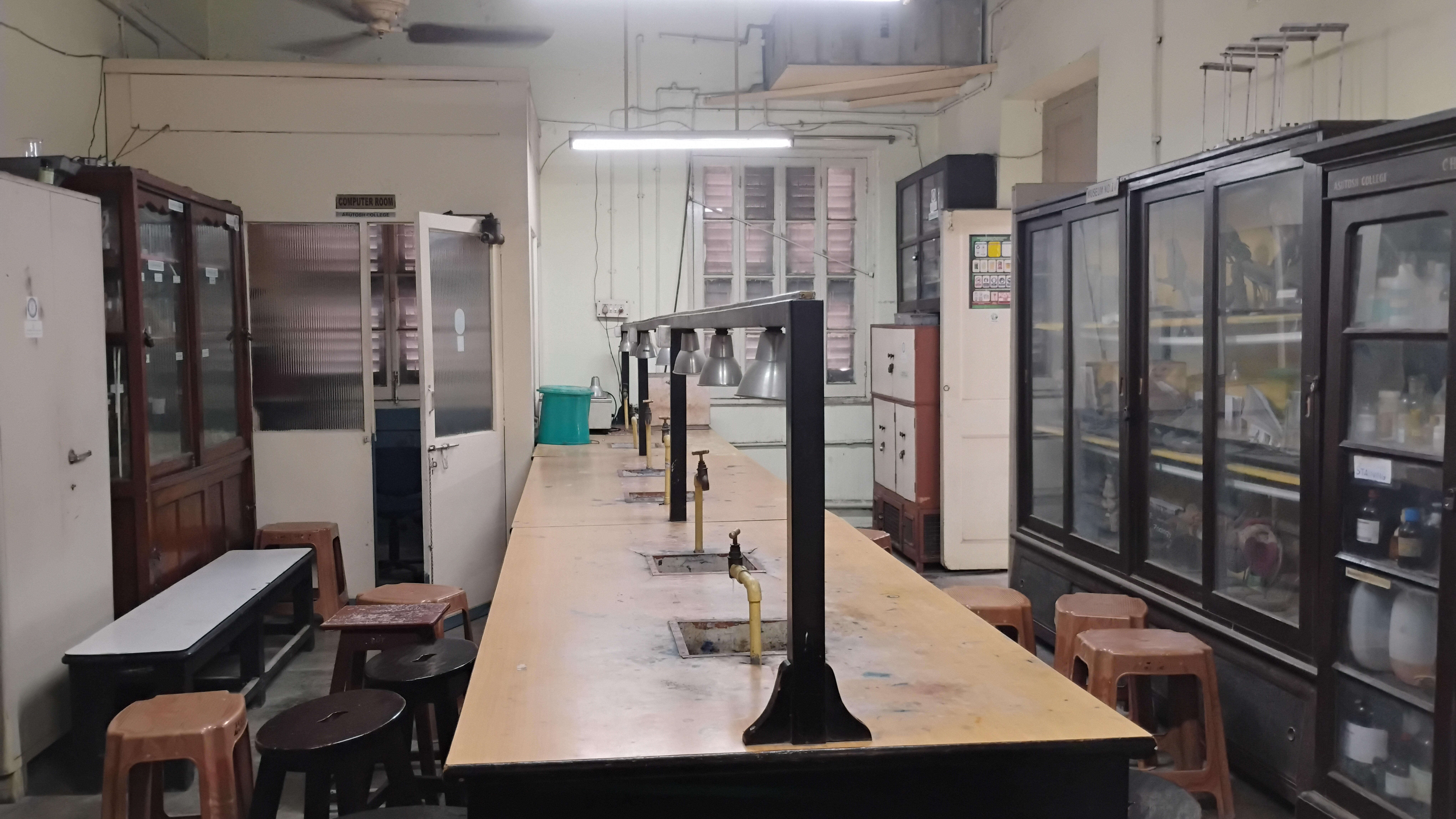 Asutosh College Kolkata Campus Labs media (2) by 1773825344_Zoology_Lab_Wide_View.jpg