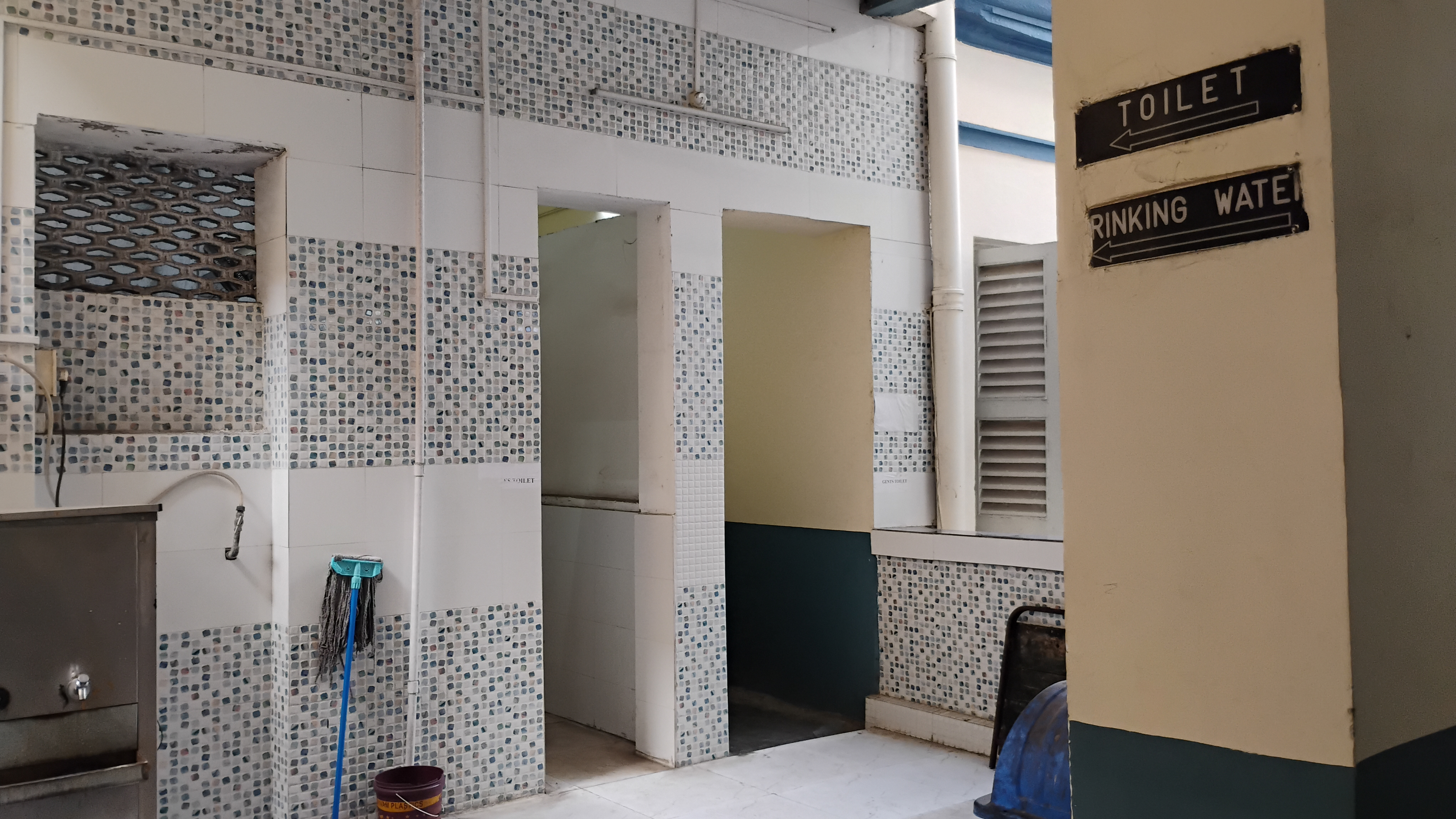Asutosh College Kolkata Campus Washroom Area media (15) by 1773825345_Washroom_Second_Floor_Entrance.jpg