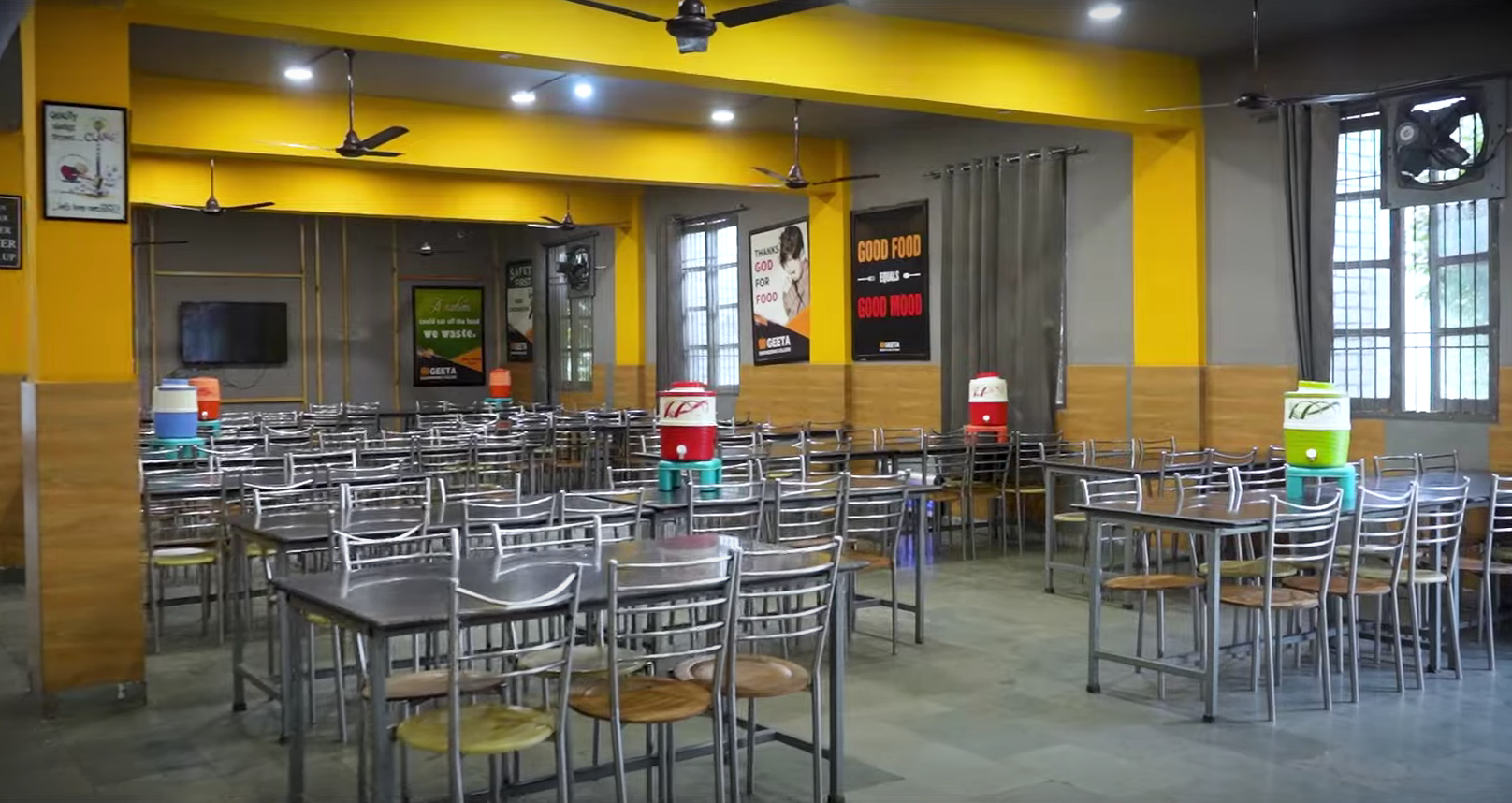 Geeta University Mess