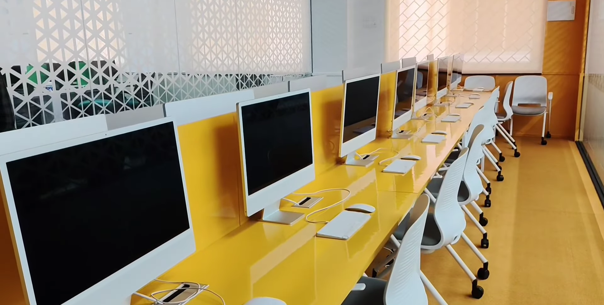 Aarupadai Veedu Institute of Technology Computer Lab 2025