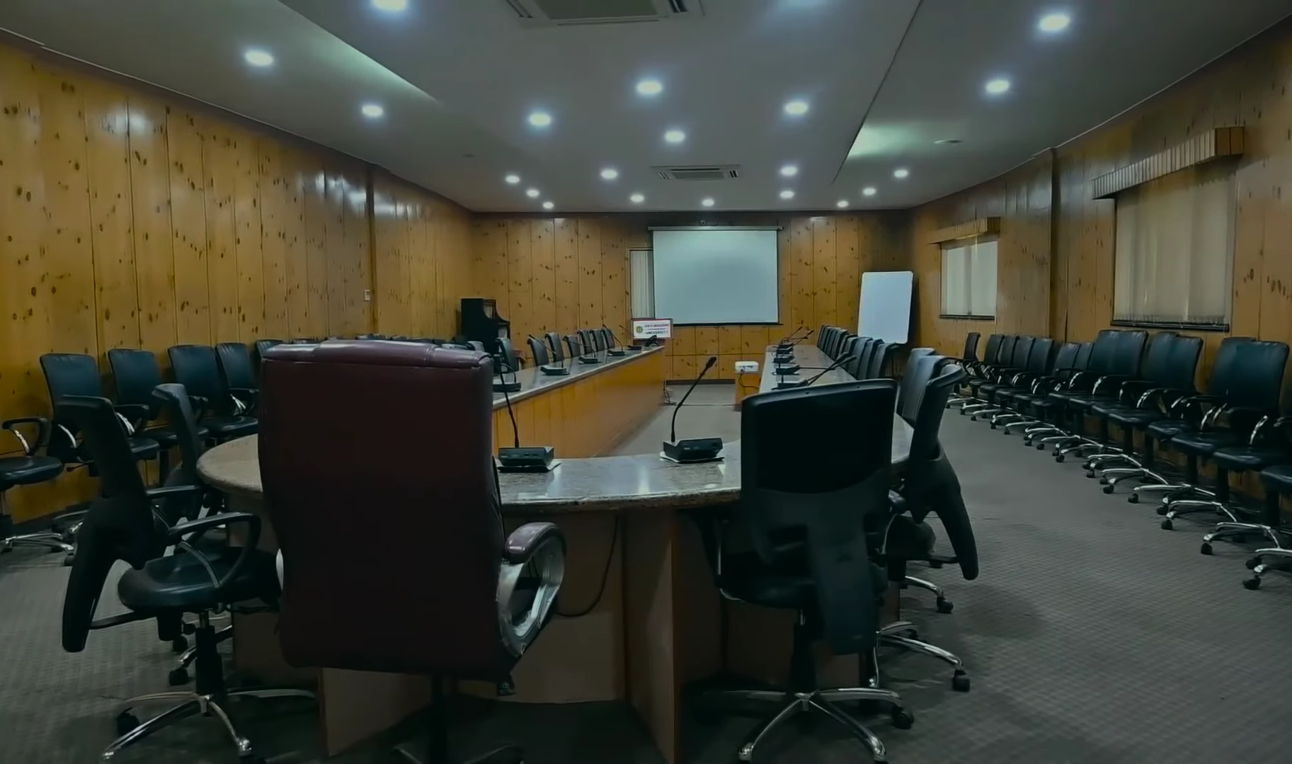 Strong Industry and Inter-University Collaborations