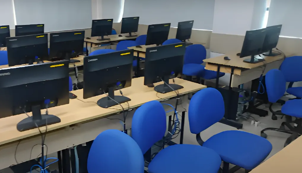 Amity University Patna Computer Lab