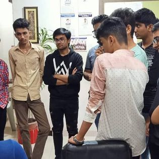 Bakliwal Tutorials Bakliwal Classes photo 2