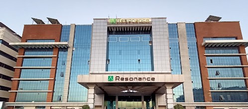 Resonance Lucknow: Courses & Fees