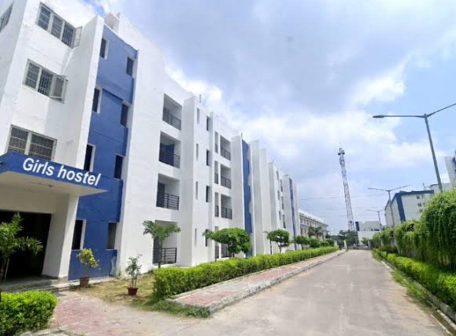 T.S.Mishra University Lucknow Hostels photo (11) by Vandana Tripathi