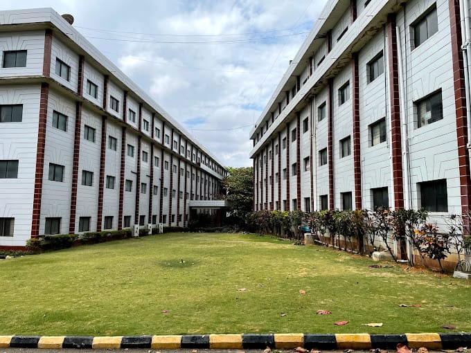 RNSIT Infrastructure & Academic Building photo (11) by TIRUVEEDHULA SHAMSHITHA