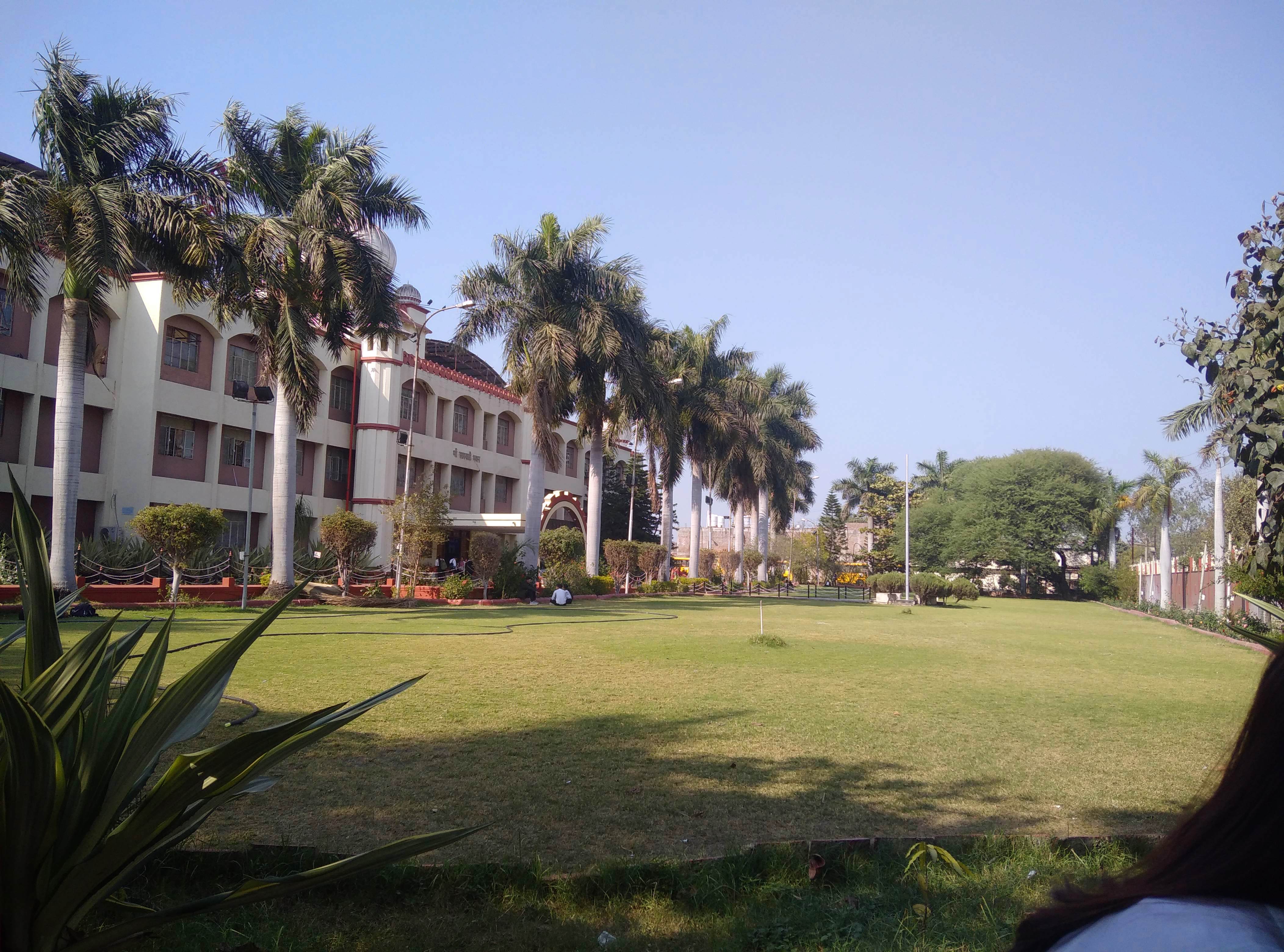 Shri Vaishnav Vidyapeeth Vishwavidyalaya Campus photo (2) by Pragya Jain