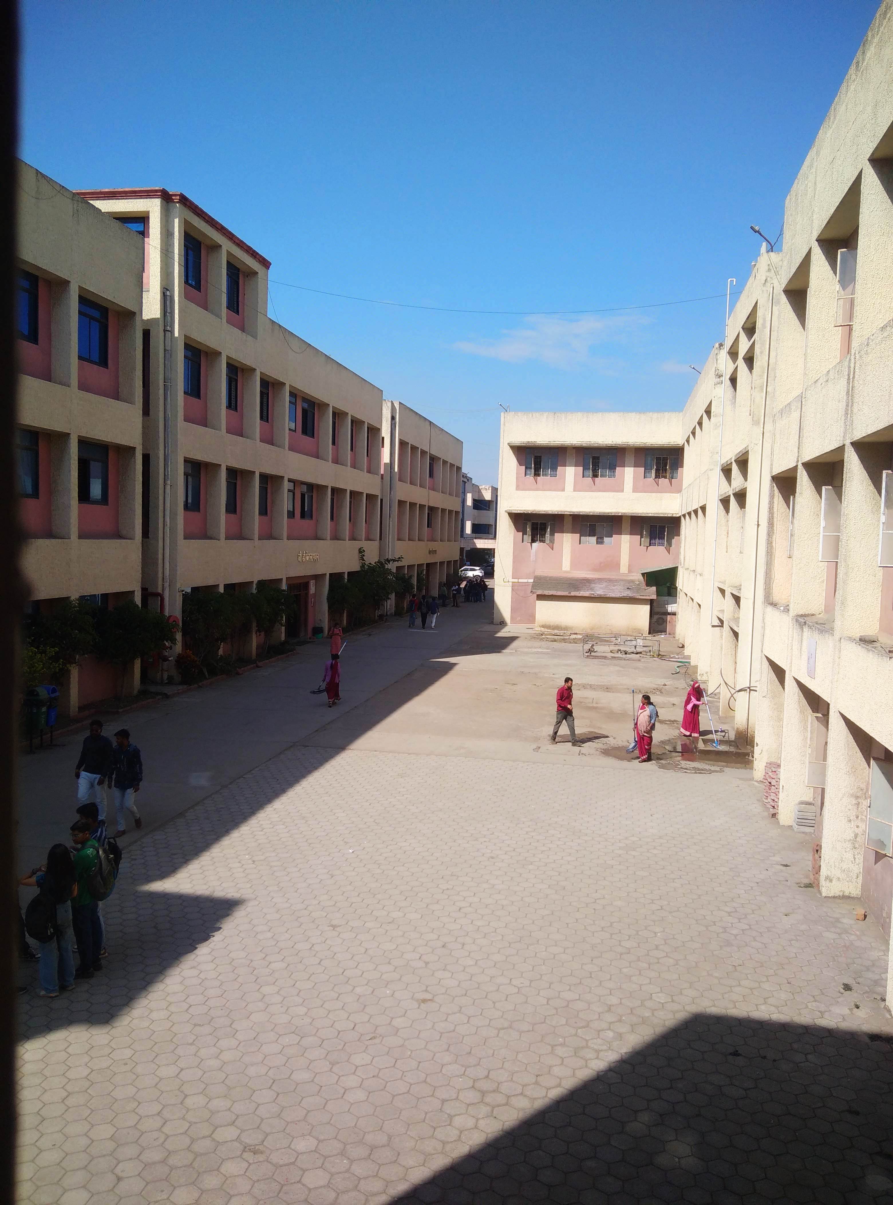 Shri Vaishnav Vidyapeeth Vishwavidyalaya Campus photo (1) by Pragya Jain