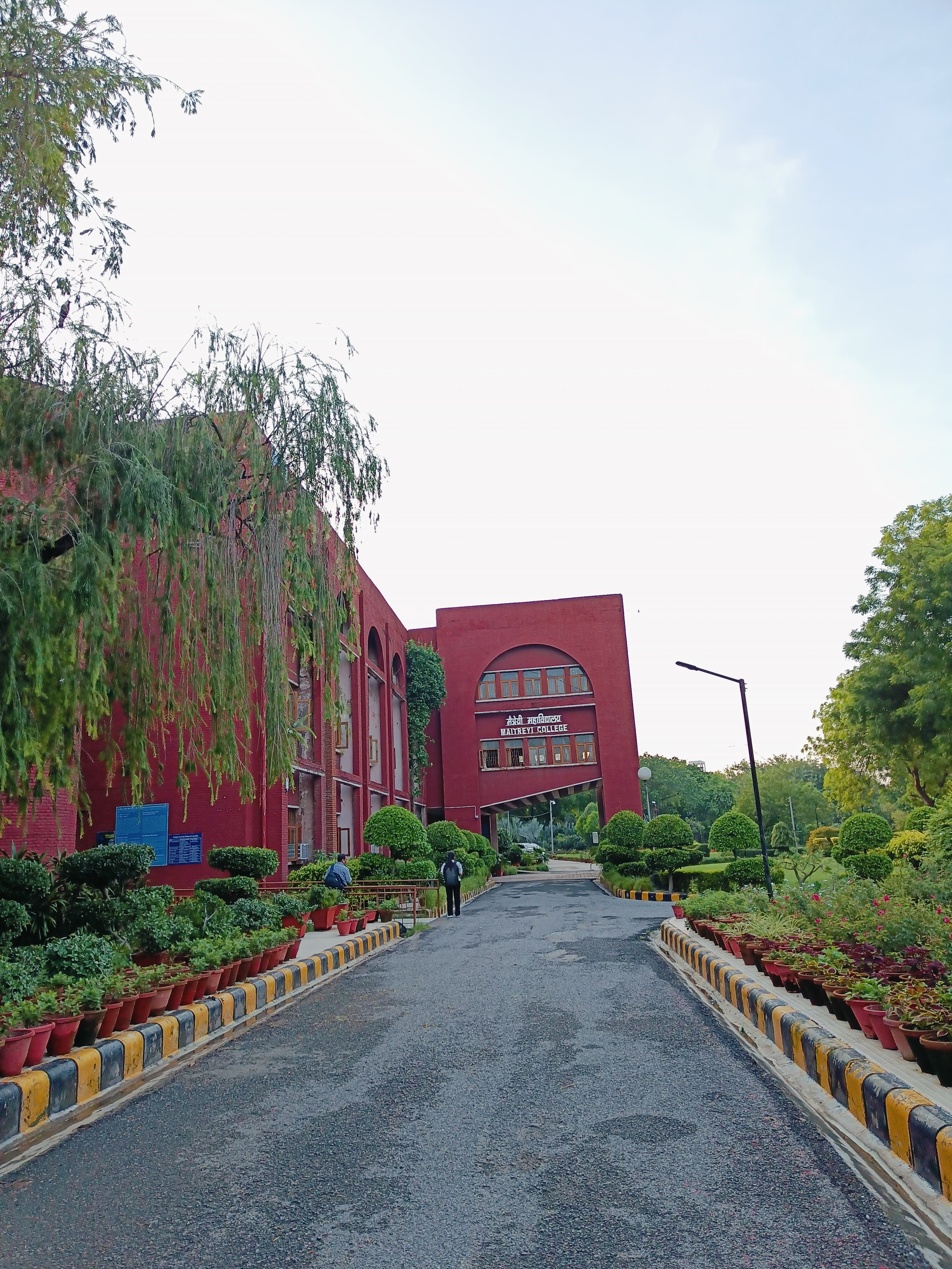 Maitreyi College Infrastructure & Academic Building photo (8) by Kanishka Pawar