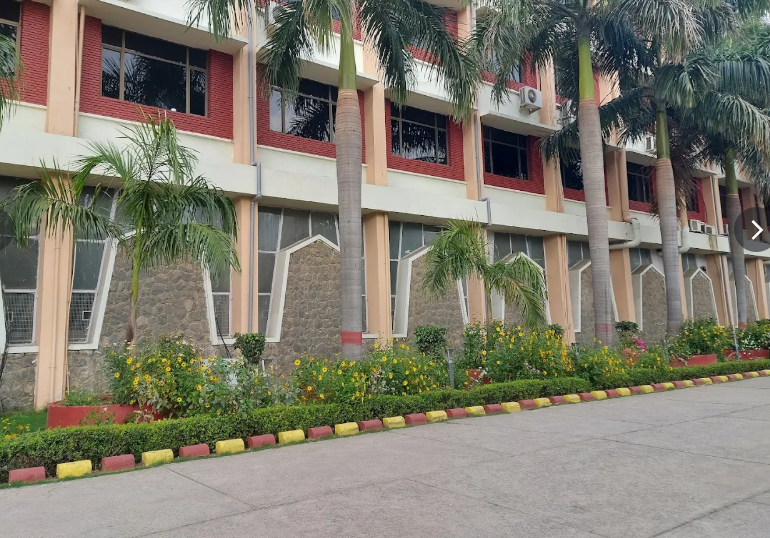 Jamia Hamdard University Delhi Campus photo (13) by Mohd Daniyal