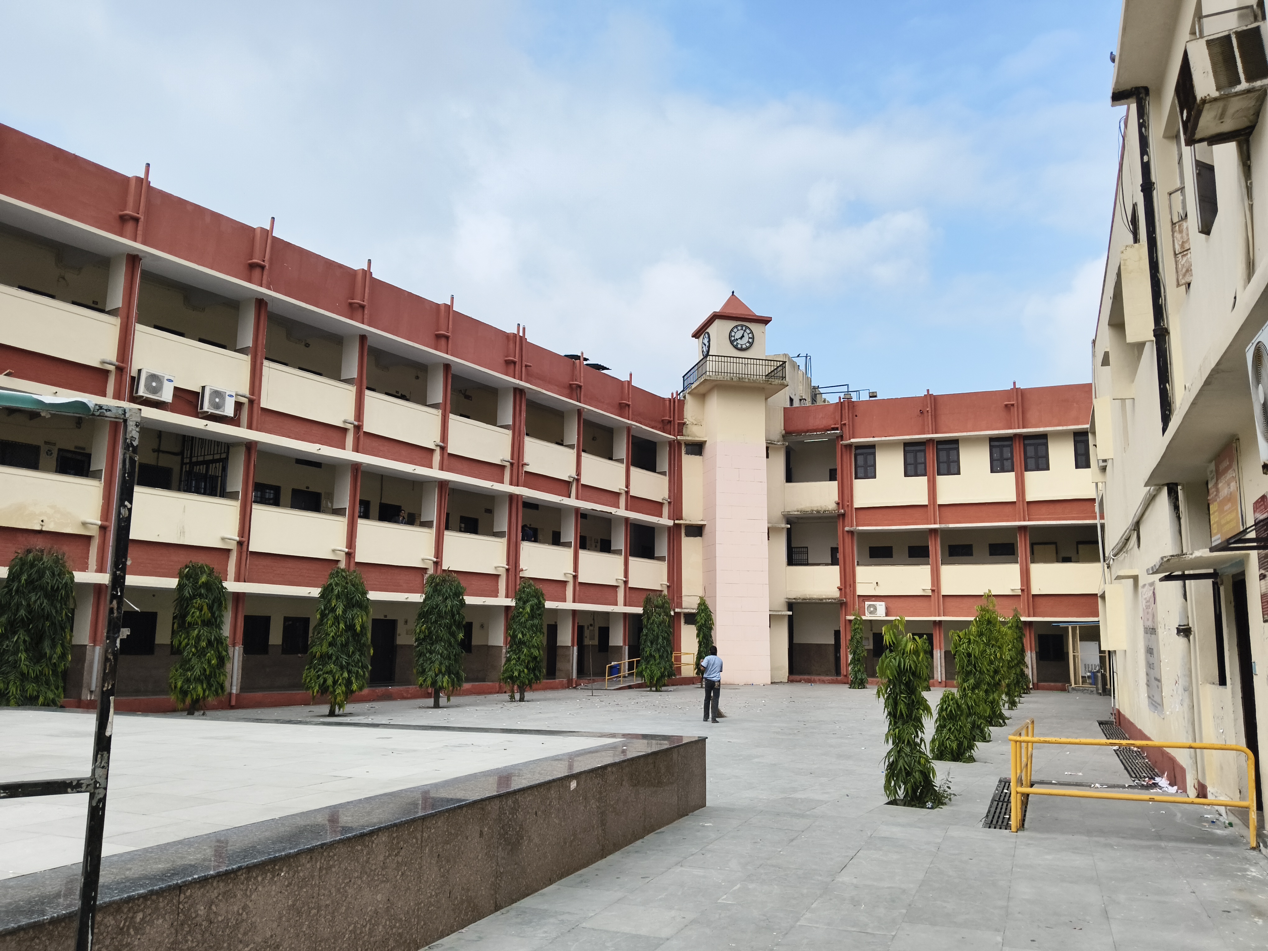 Shyam Lal College Campus photo (7) by DHARAMVEER SHARMA