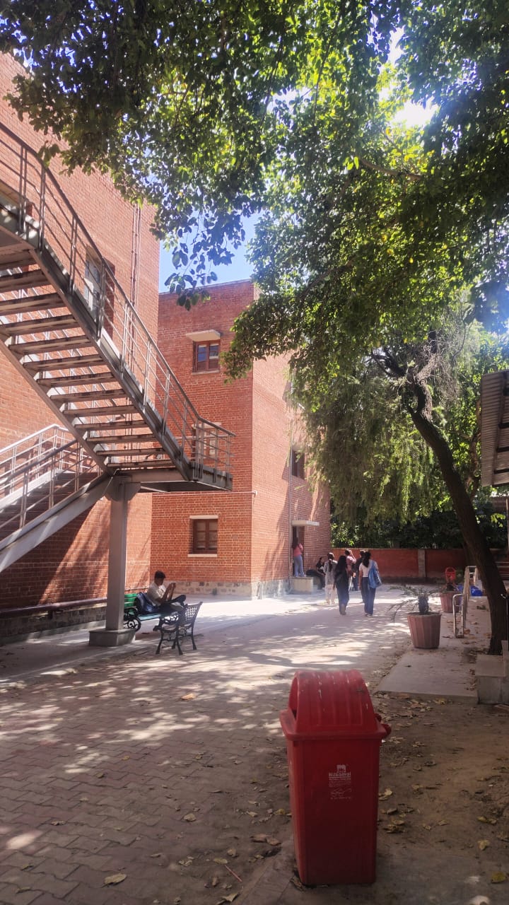 SRCC Infrastructure & Academic Building photo (11) by TANMAY JAISWAL