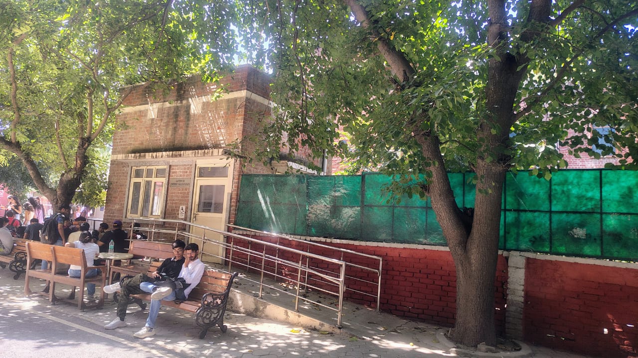 SRCC Infrastructure & Academic Building photo (10) by TANMAY JAISWAL