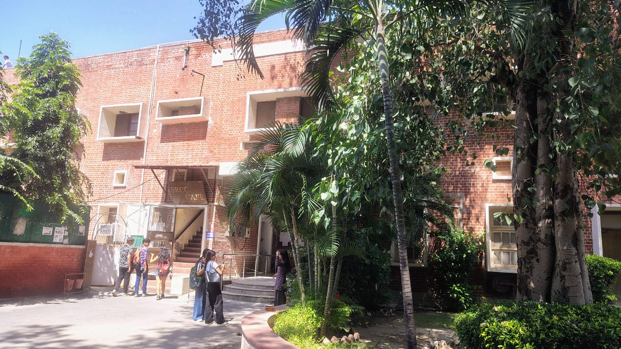 SRCC Campus photo (5) by Ananya