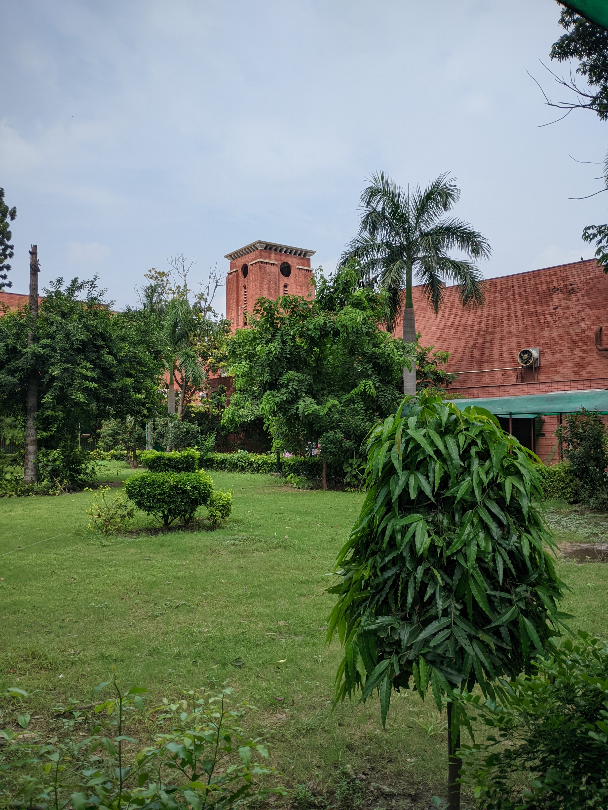Ramjas College Campus photo (5) by Shubhashish Gupta