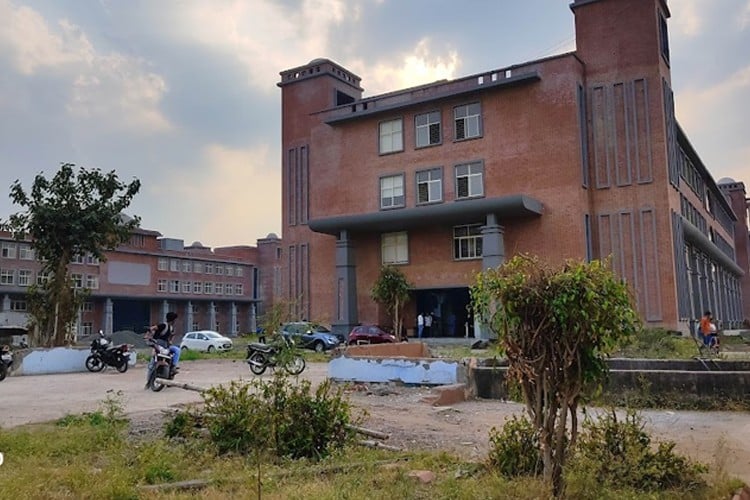 Shri Vaishnav Vidyapeeth Vishwavidyalaya Campus photo (8) by Akshita Patel