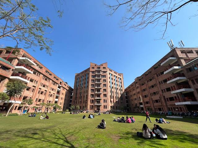 Sharda University Campus photo (19) by Kh Jessila